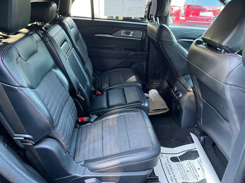 Used 2025 Ford Explorer ST-Line w/ ST-Line Street Pack AWD/4WD image 9
