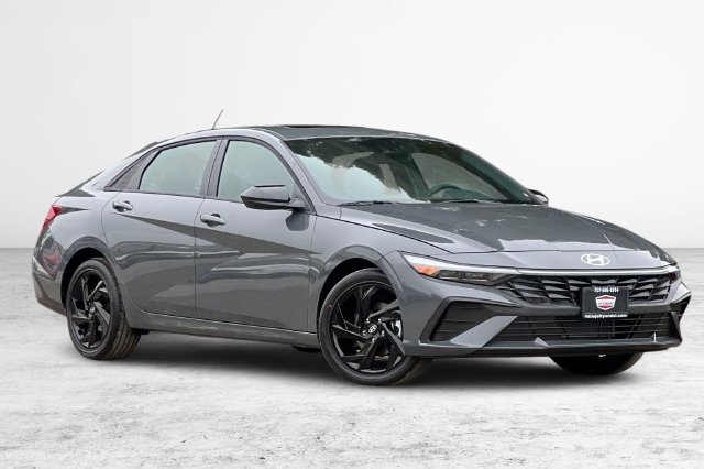 New 2026 Hyundai Elantra SEL Sport FWD image 2