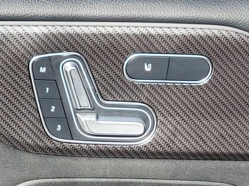 Used 2021 Mercedes-Benz GLB 250 4MATIC image 8