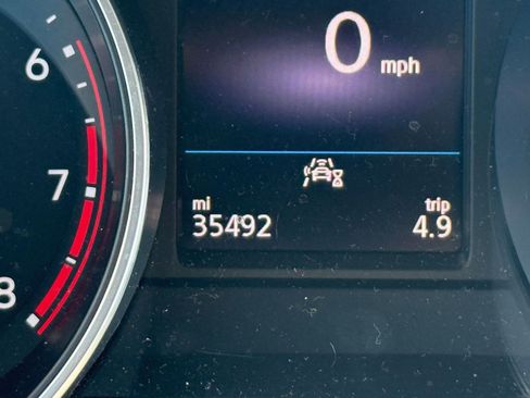 Used 2021 Volkswagen Tiguan SE w/ Panoramic Sunroof Package image 18