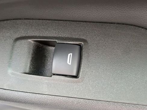 Used 2023 Chevrolet Equinox LT w/ LPO, Floor Liner Package AWD/4WD image 33