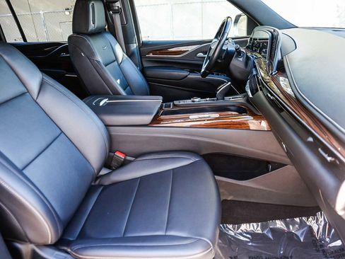 Used 2022 Cadillac Escalade ESV Luxury image 16