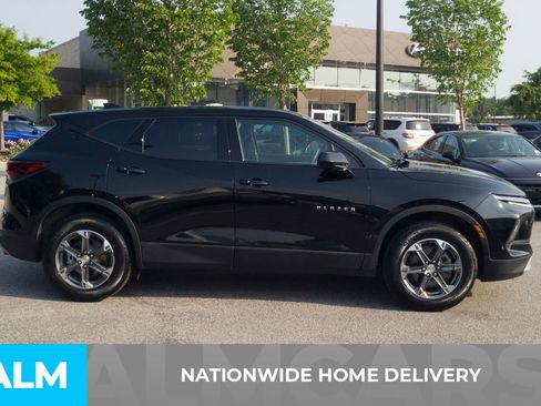 Used 2025 Chevrolet Blazer LT FWD image 4