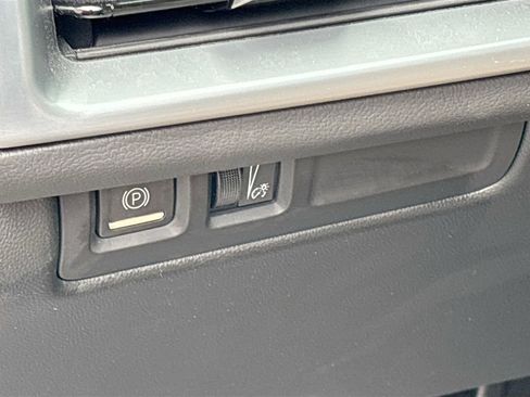 Used 2024 Cadillac XT4 Luxury w/ Cold Weather Package image 10