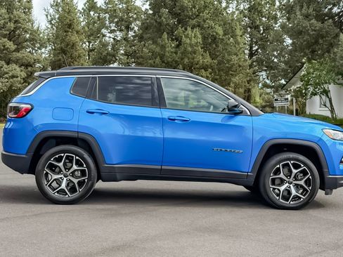 Used 2025 Jeep Compass Limited AWD/4WD image 3