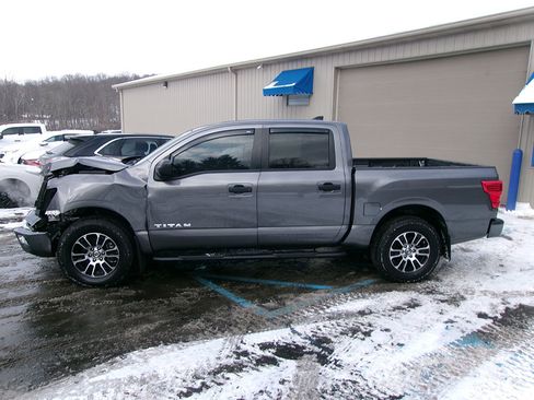 Used 2022 Nissan Titan SV image 5