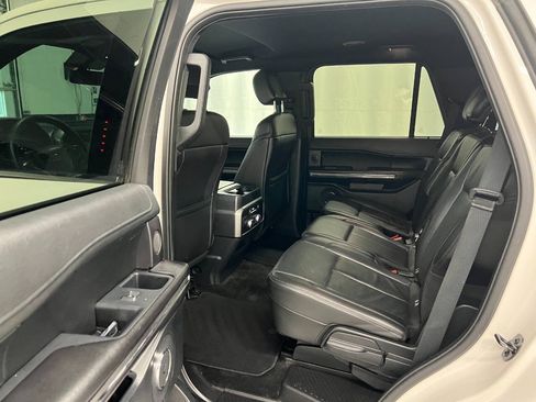 Used 2018 Ford Expedition XLT w/ Equipment Group 201A AWD/4WD image 9