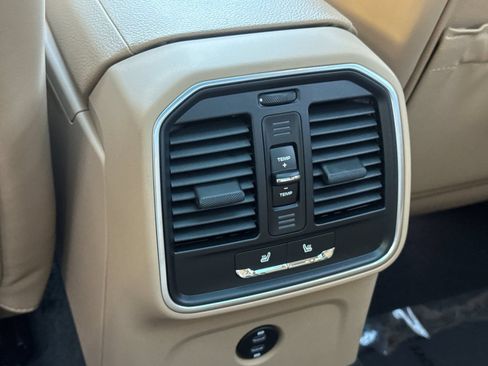 Certified 2026 Porsche Macan AWD/4WD image 15