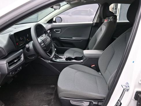 Used 2025 Kia K4 FWD image 19
