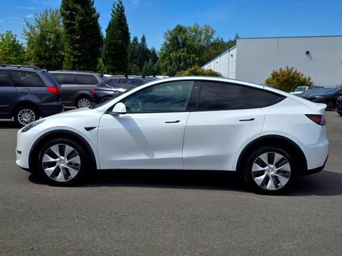 Used 2023 Tesla Model Y Long Range AWD/4WD image 5