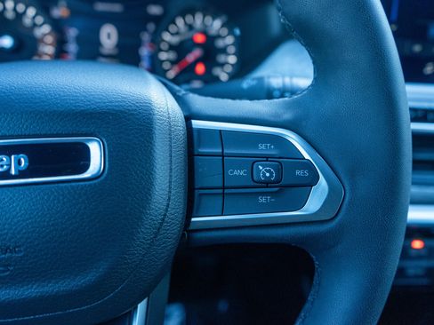 Used 2023 Jeep Compass Latitude image 23