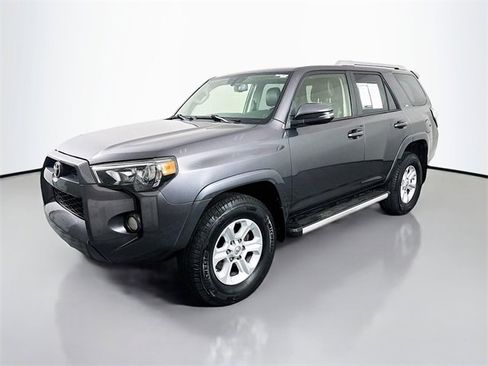Used 2017 Toyota 4Runner SR5 Premium image 3