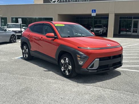 Used 2025 Hyundai Kona SEL FWD image 4