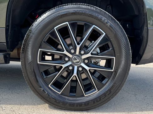 Used 2024 Lexus GX 550 w/ Accessory Package (Z1) AWD/4WD image 17