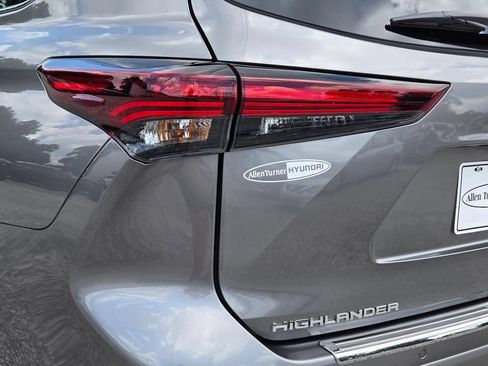 Used 2026 Toyota Highlander Platinum AWD/4WD image 7