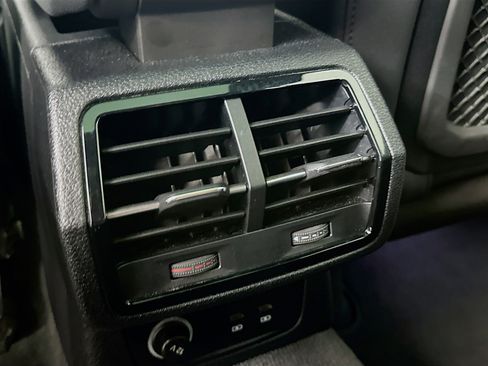 Used 2024 Audi Q3 2.0T Premium image 26