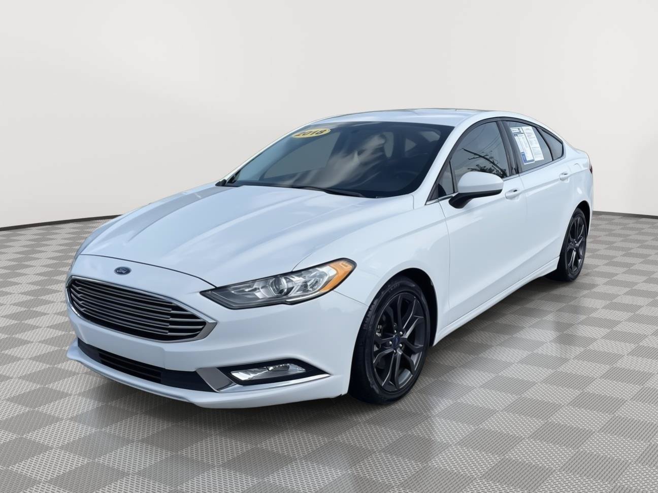 Used 2018 Ford Fusion SE w/ Equipment Group 201A FWD image 10