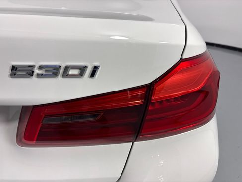 Used 2019 BMW 530i xDrive w/ Convenience Package AWD/4WD image 7