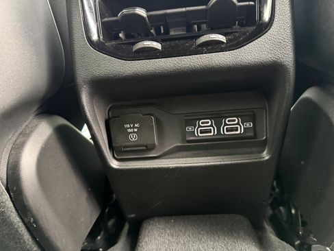 Used 2024 Jeep Grand Cherokee L Laredo image 16