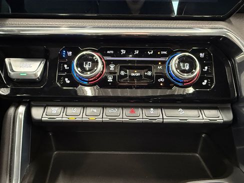 Used 2024 GMC Sierra 2500 Denali w/ Denali Reserve Package AWD/4WD image 23
