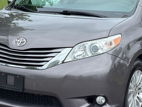 Used 2016 Toyota Sienna XLE FWD image 11