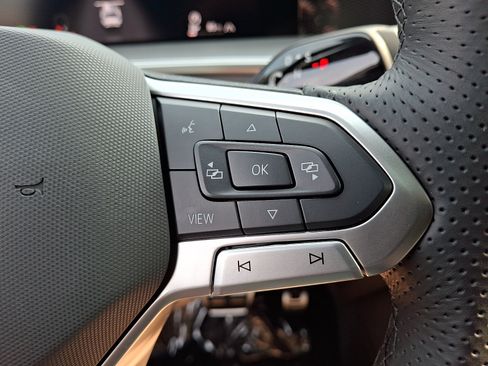 New 2026 Volkswagen Tiguan SE R-Line AWD/4WD image 17