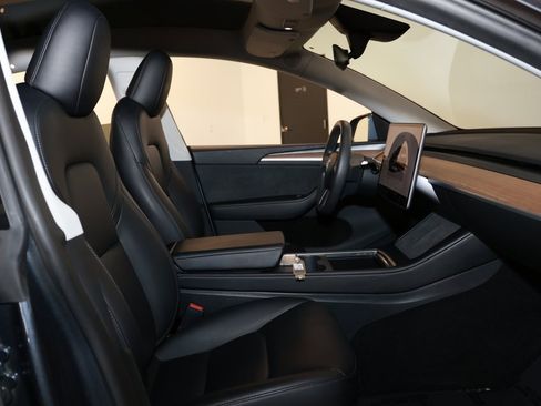 Used 2023 Tesla Model Y Long Range image 16