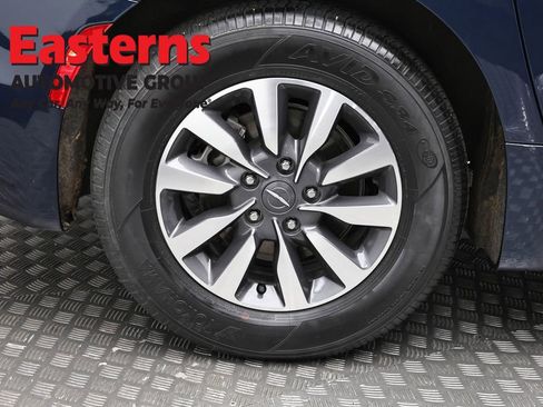 Used 2023 Chrysler Pacifica Touring-L FWD image 9