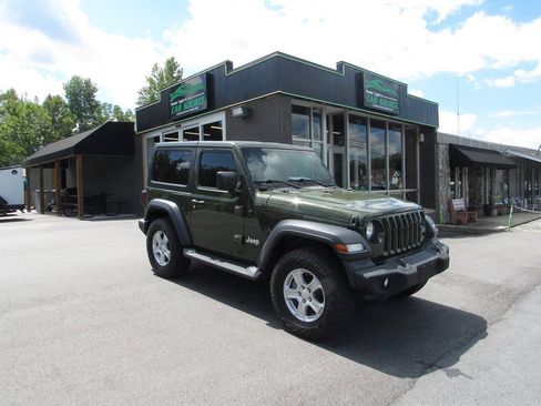 Used 2020 Jeep Wrangler Sport AWD/4WD image 2
