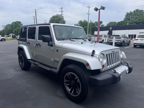 Used 2009 Jeep Wrangler Unlimited Sahara AWD/4WD image 7