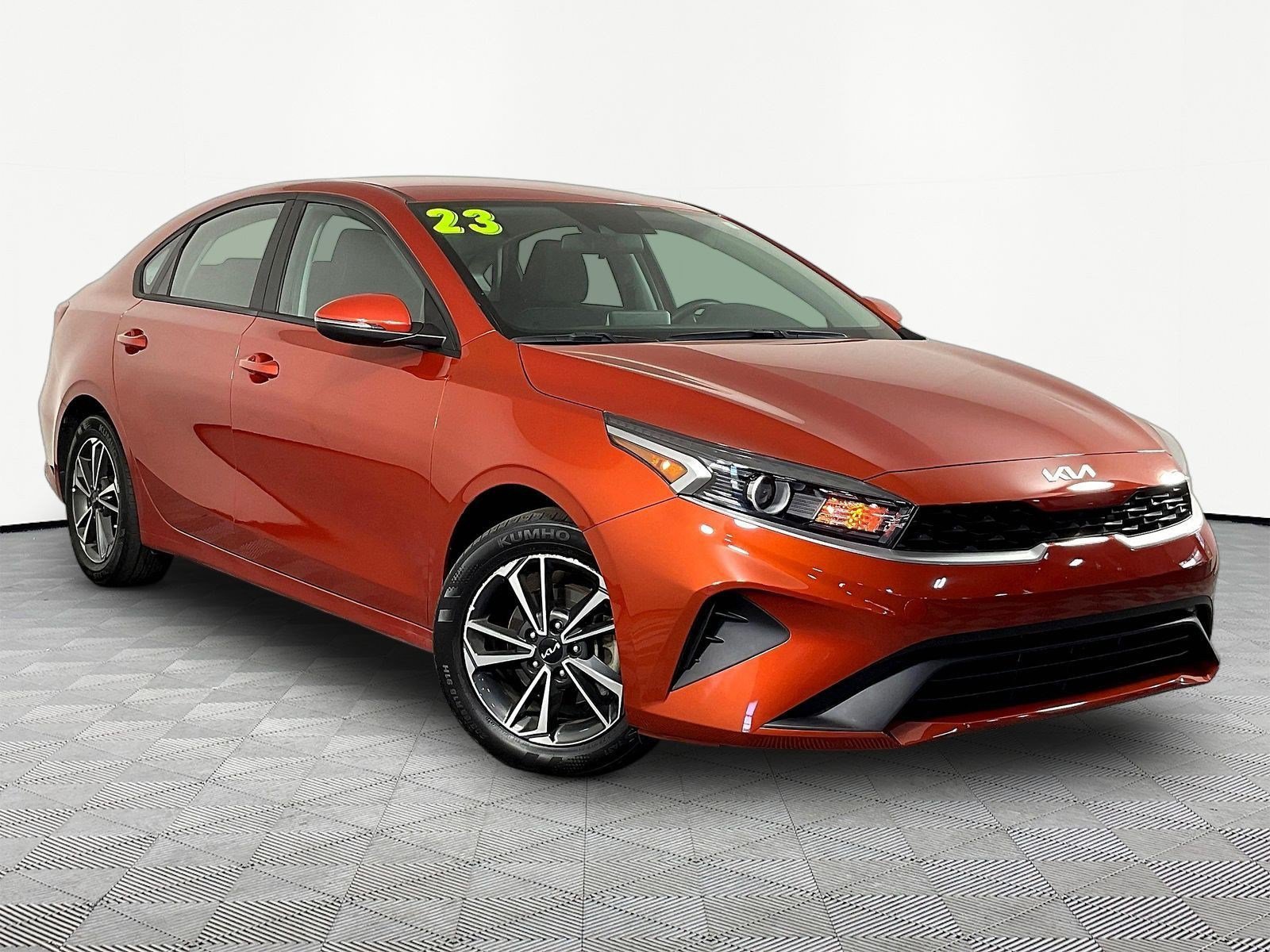 Used 2023 Kia Forte LXS w/ LXS Technology Package FWD image 3
