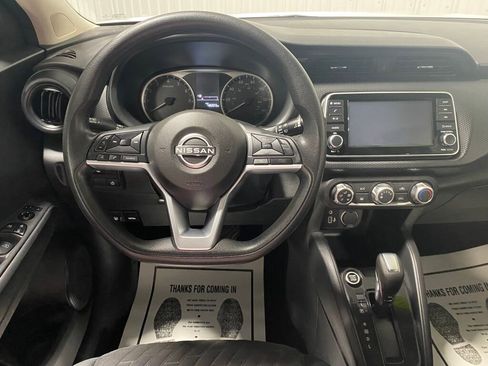 Used 2022 Nissan Kicks S image 4