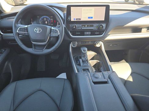Certified 2025 Toyota Grand Highlander XLE image 20