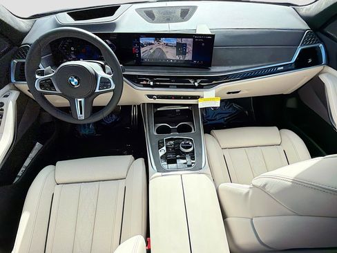 New 2026 BMW X7 M60i image 17