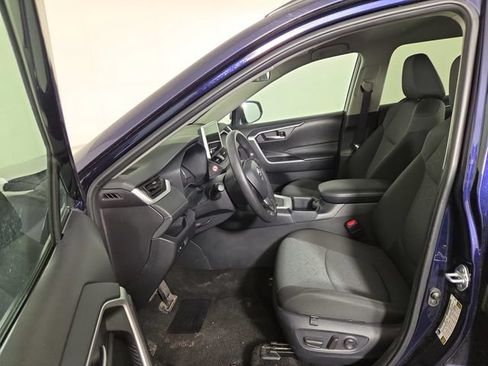 Used 2025 Toyota RAV4 XLE AWD/4WD image 12