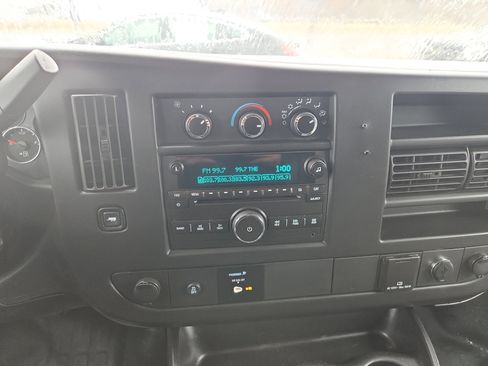 Used 2017 Chevrolet Express 2500 image 18