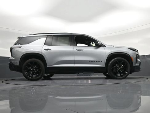 Used 2024 Chevrolet Traverse RS FWD image 30