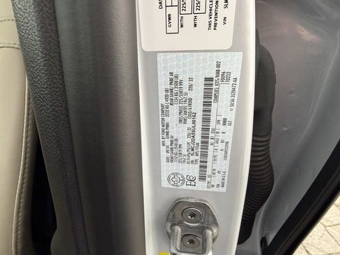 Used 2025 Lincoln Corsair Reserve image 28