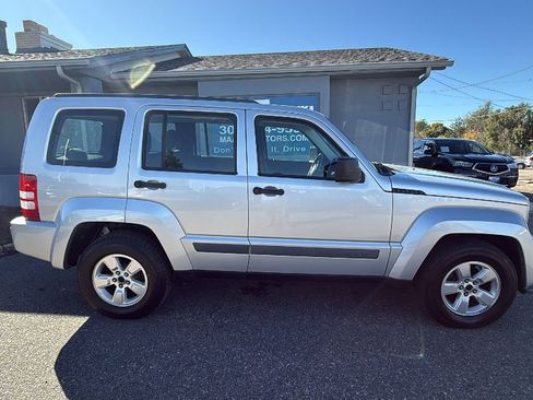 Used 2012 Jeep Liberty Sport image 12