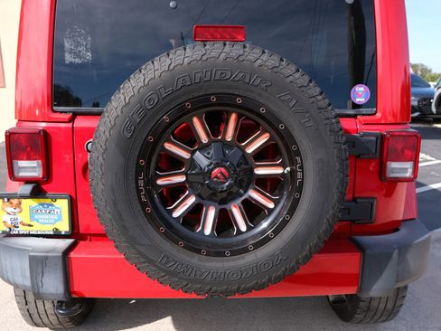 Used 2016 Jeep Wrangler Unlimited Sahara w/ Connectivity Group image 19