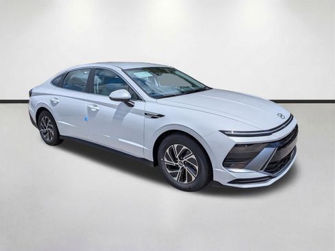 New 2026 Hyundai Sonata SEL FWD image 2