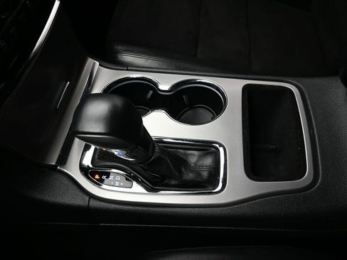 Used 2020 Jeep Grand Cherokee Altitude image 23