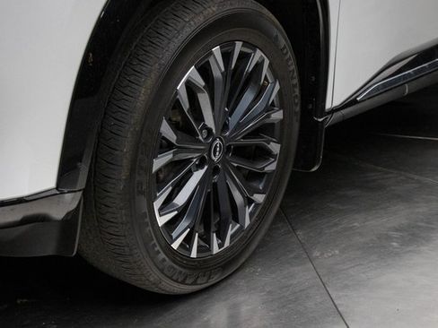 Used 2024 Nissan Rogue Platinum w/ Platinum Premium Package image 7