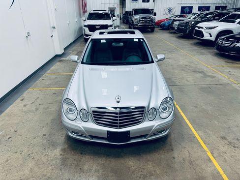 Used 2008 Mercedes-Benz E 350 Sedan image 2