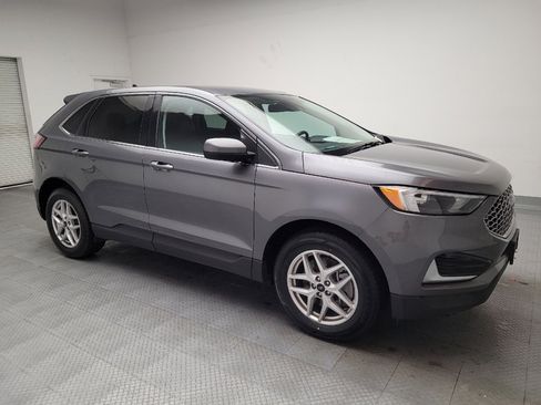 Used 2024 Ford Edge SEL image 11
