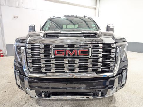 Used 2025 GMC Sierra 3500 Denali w/ Denali Reserve Package image 8