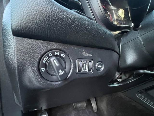 Used 2019 Dodge Challenger SXT w/ Driver Convenience Group RWD image 11