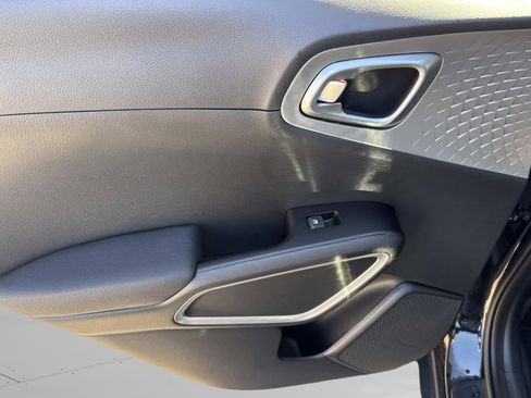 New 2025 Kia Soul LX image 18