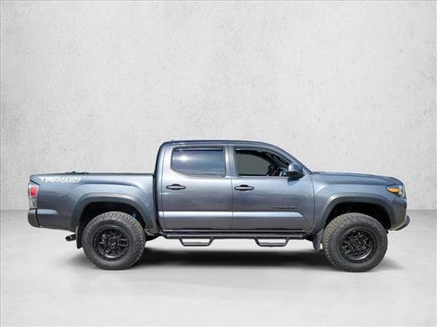 Used 2021 Toyota Tacoma TRD Off-Road w/ Technology Package AWD/4WD image 4