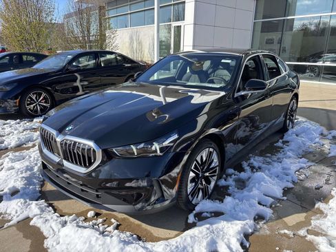 New 2026 BMW 530i xDrive w/ Premium Package AWD/4WD image 3